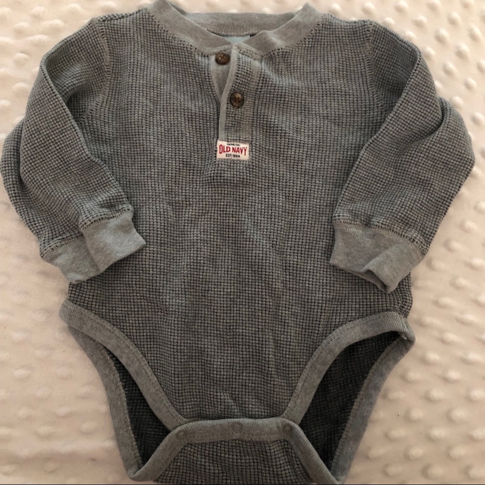 6/$15 🔹 6-12M Old Navy baby onesie
